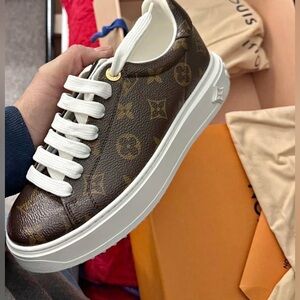 NEW IN BOX Louis Vuitton Time Out Brown Monogram Sneakers w receipt
